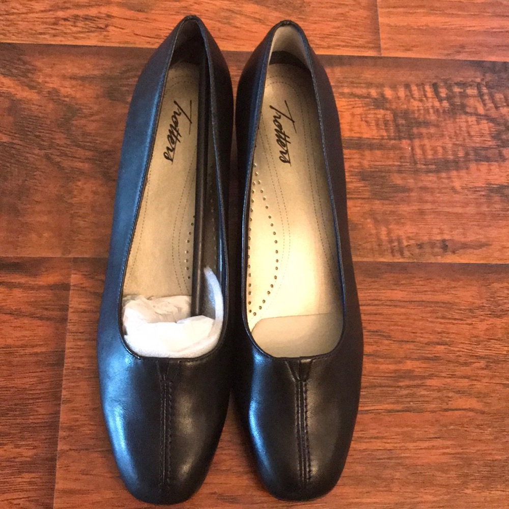 Brand New! Black Trotters with little heel